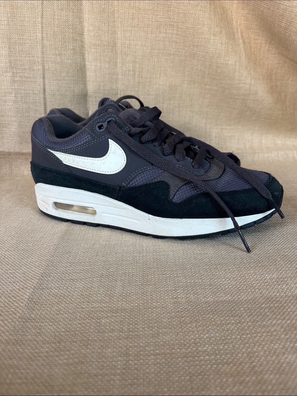 Nike Men's Black and White Low-Top Air Max Sneakers
